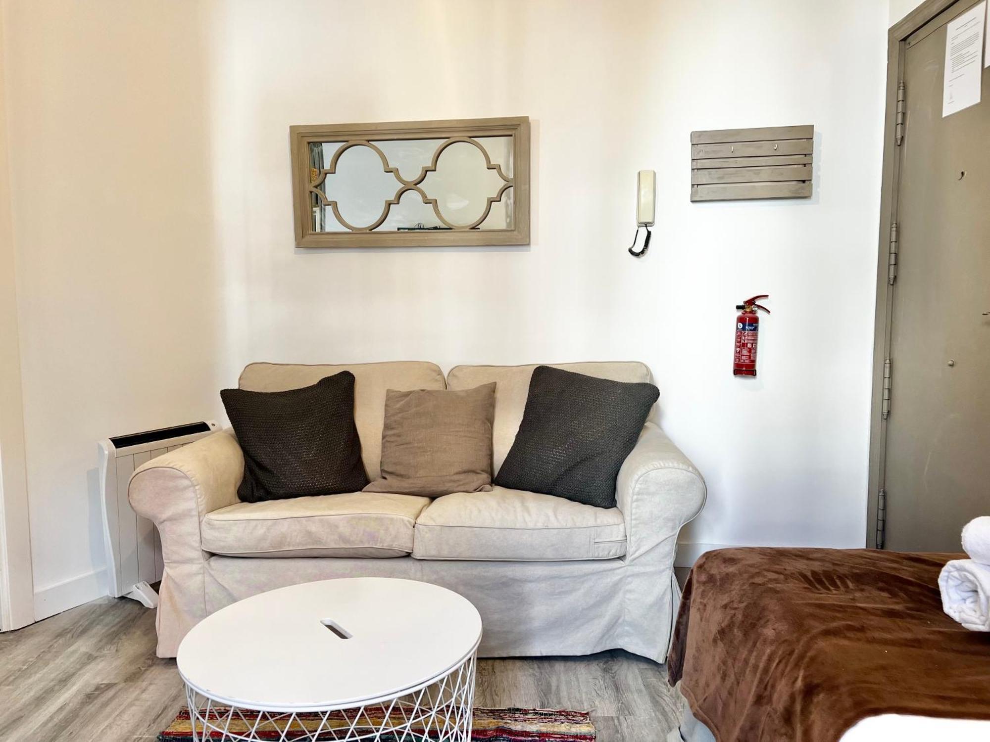 Estudio Puerta Cerrada Apartamento Madri Exterior foto